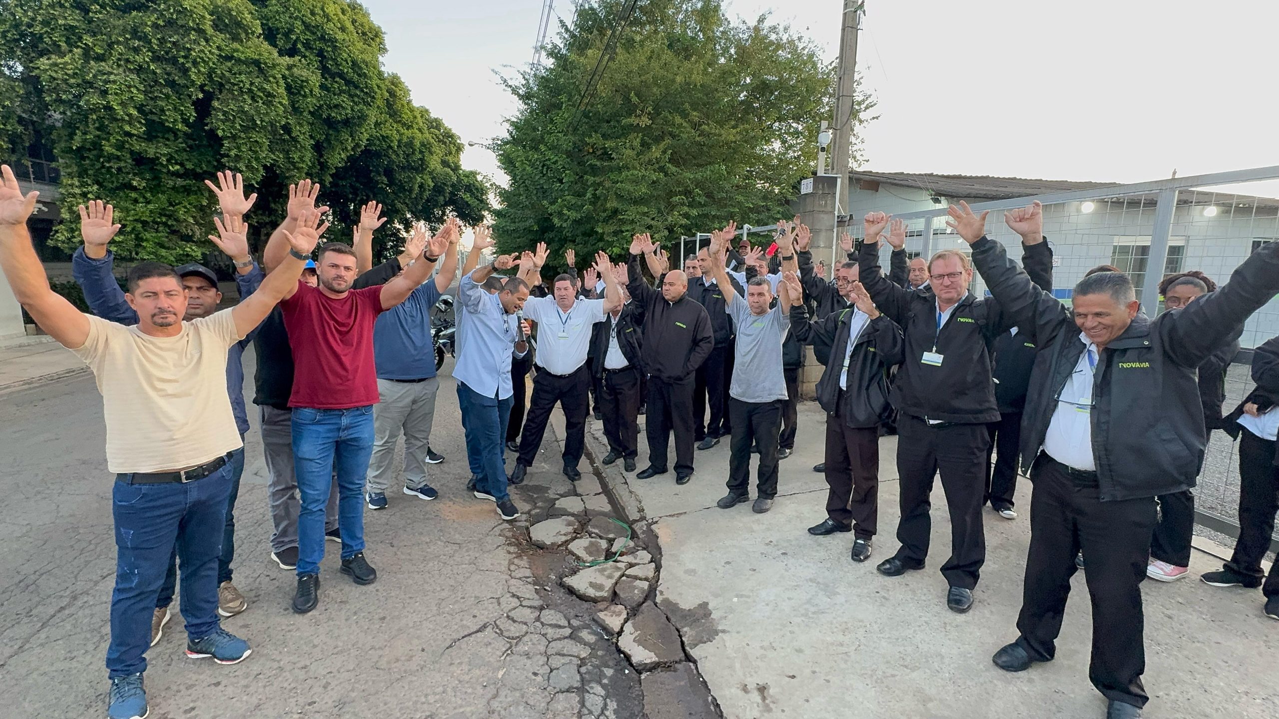 Greve de ônibus em Santa Bárbara d’Oeste: motoristas não receberam salário