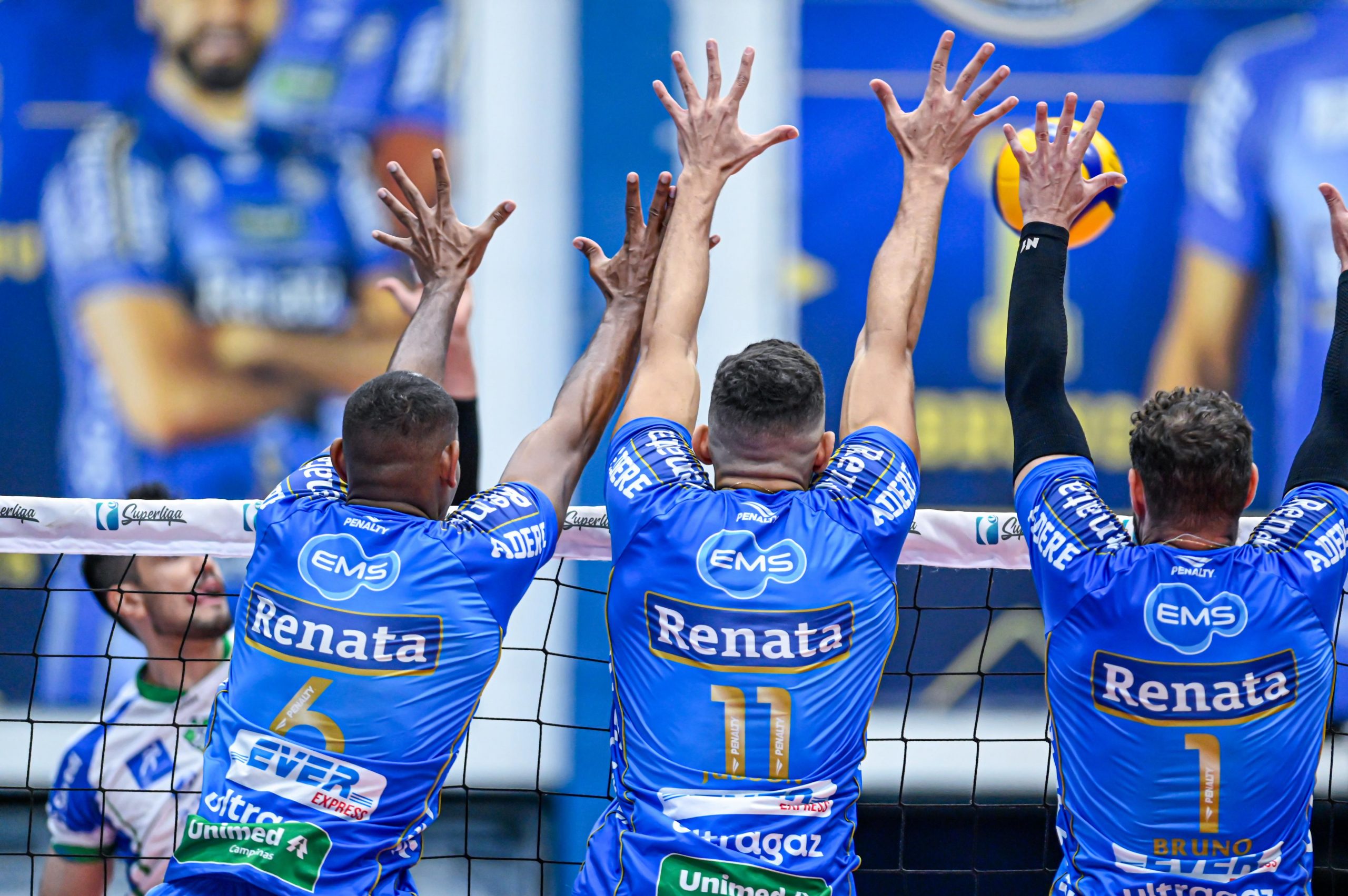 Joinville vence Vôlei Renata e abre vantagem nas quartas de final da Superliga