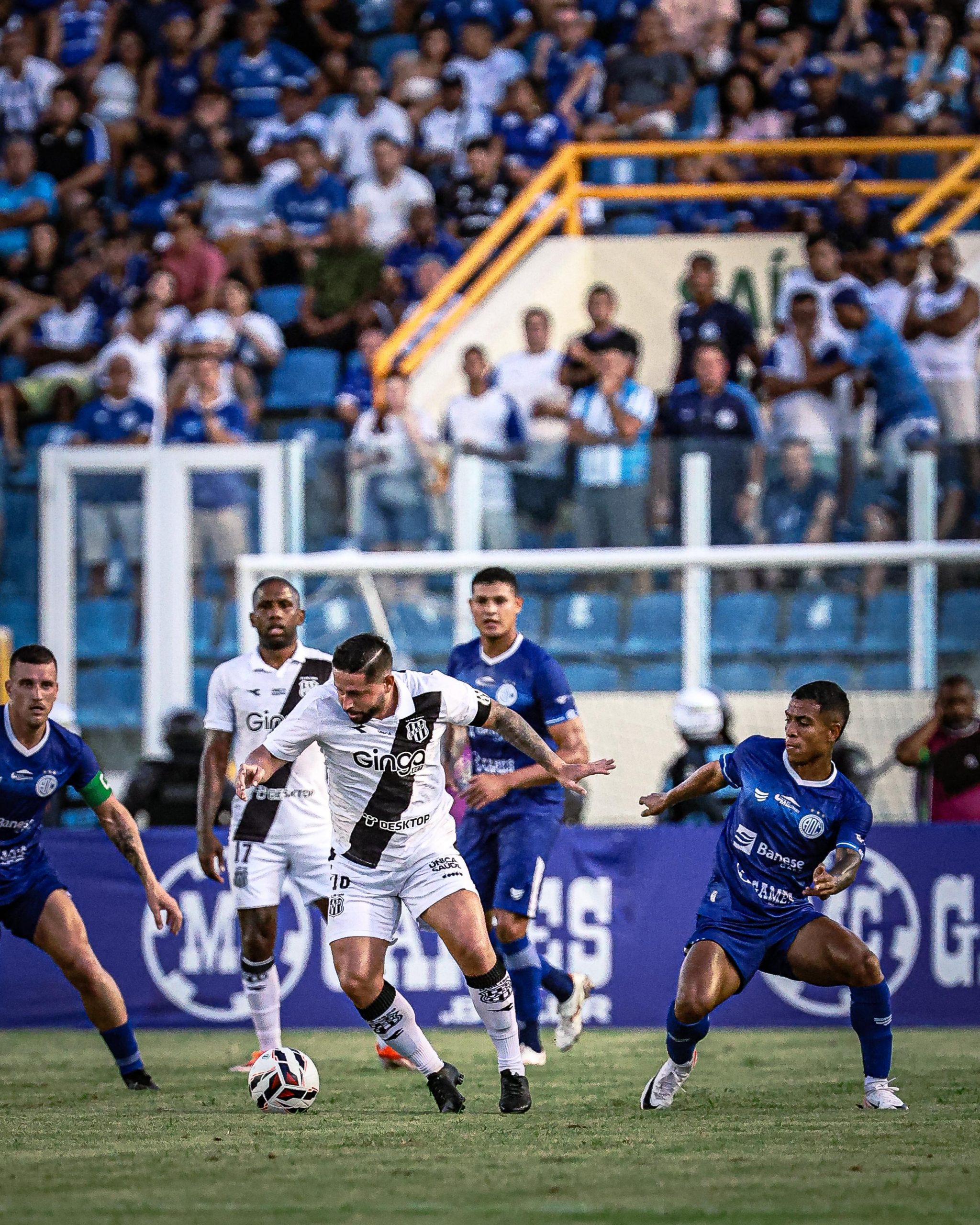 Com dois gols de Elvis, Ponte Preta vence o Confiança e continua invicta na Série C