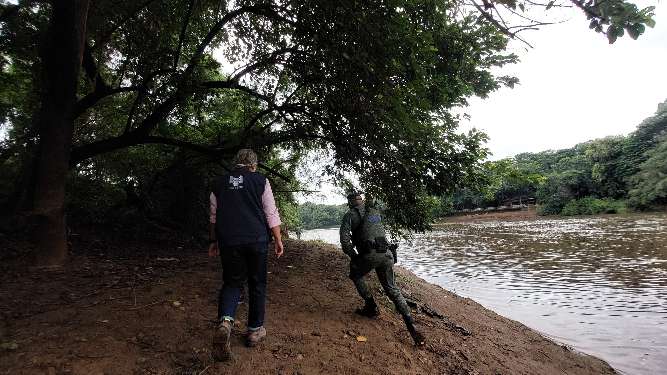 Novo despejo de resíduos é flagrado no Rio Piracicaba 