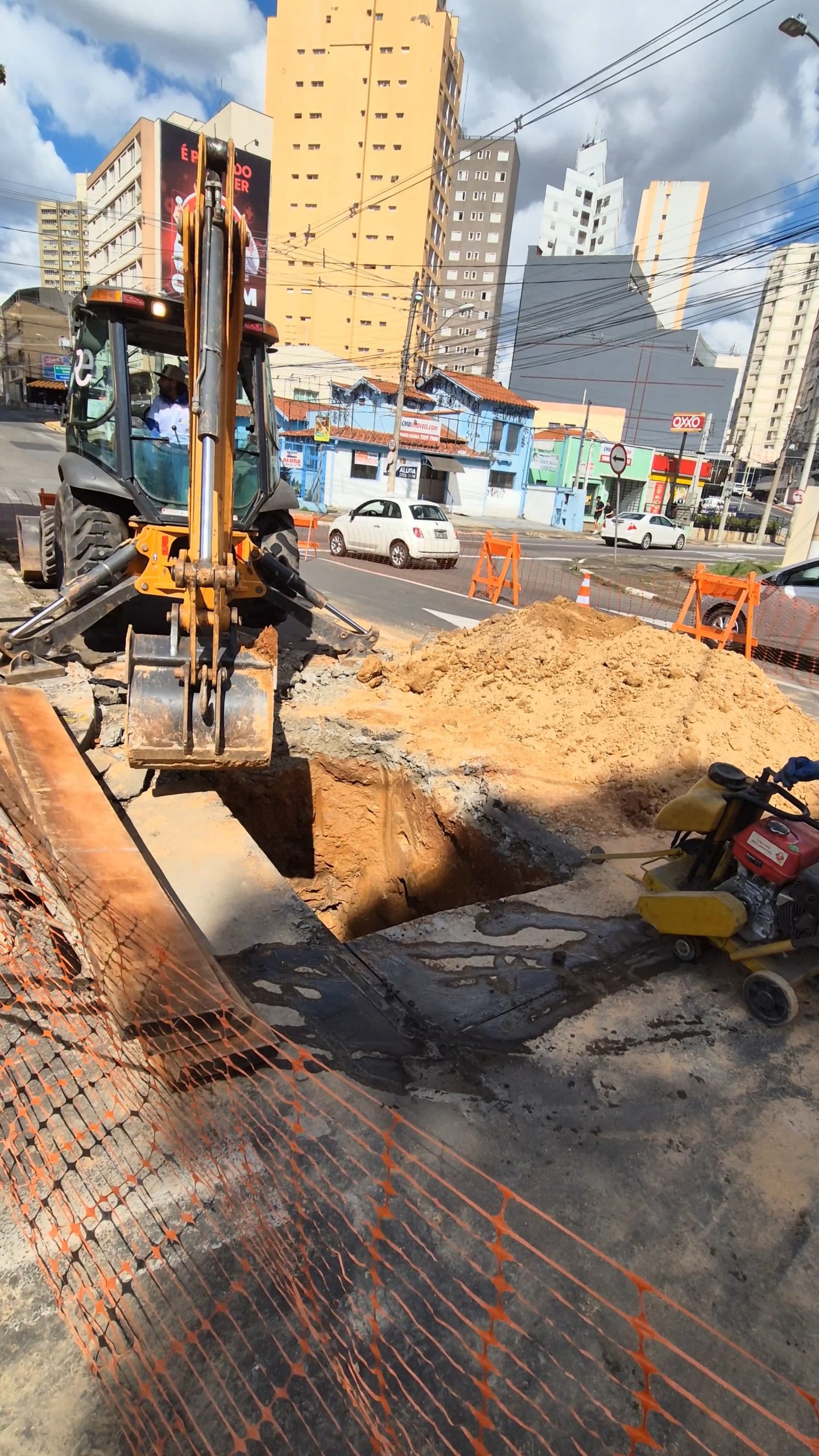 Obra de novo encanamento de esgoto na região do Chapadão vai durar seis meses