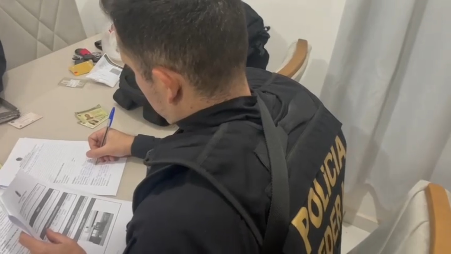 PF faz operação contra o tráfico internacional que atravessava o oceano de barco