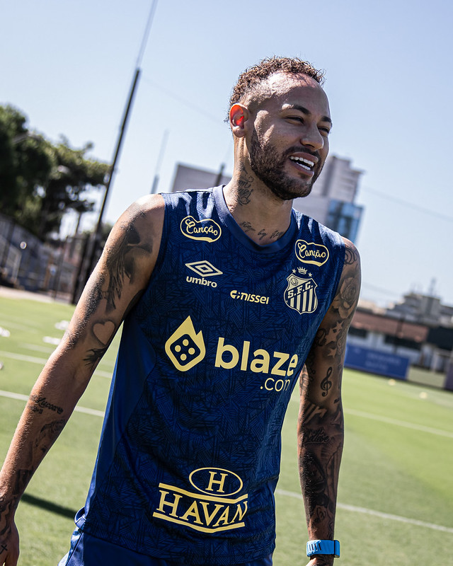 Agora é oficial! Neymar treina e vai reforçar o Santos contra o Fluminense
