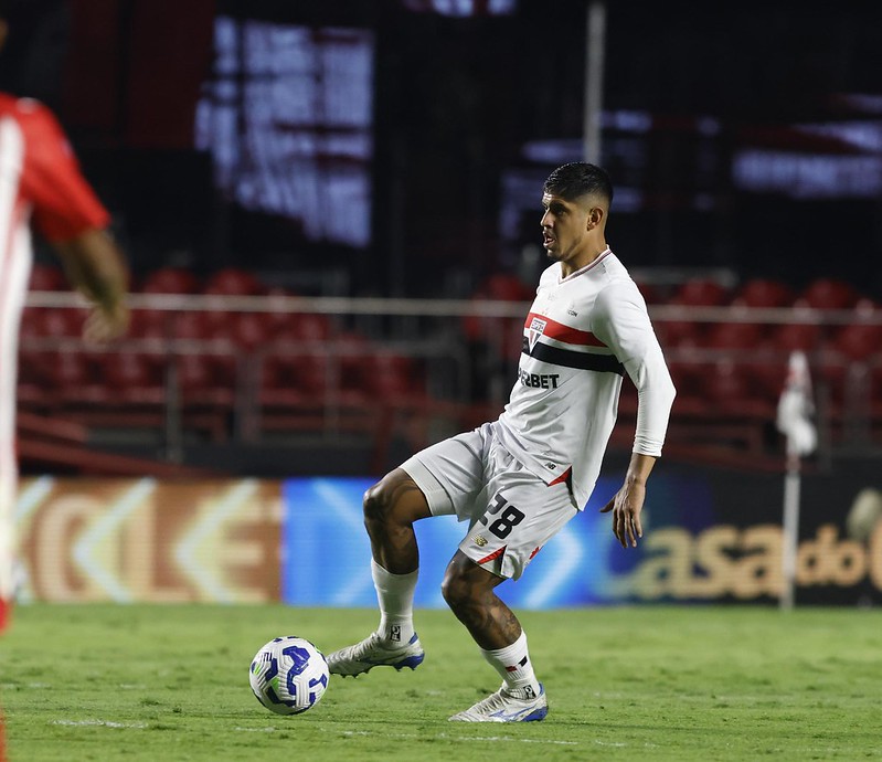 Alan Franco sofre lesão no tornozelo e pode desfalcar São Paulo nos próximos jogos