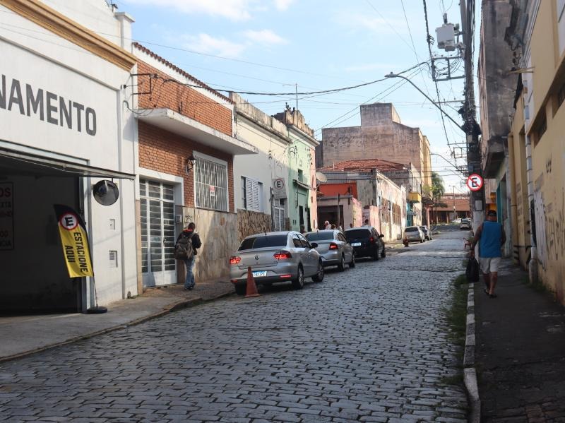 Trecho da Rua Ferreira Penteado tem mão invertida a partir desta quarta