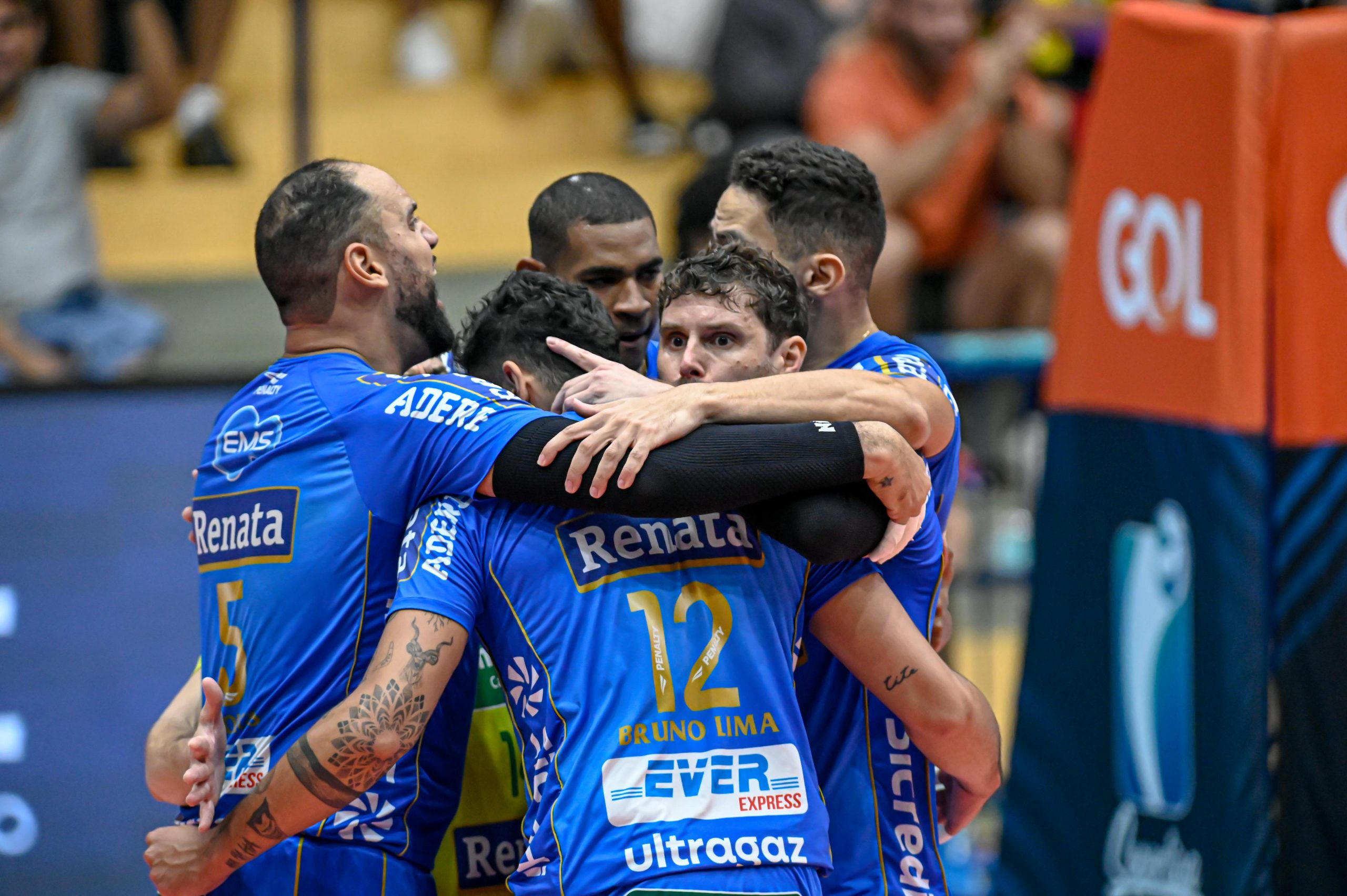 Vôlei Renata vence Suzano e saia na frente na semifinal da Superliga