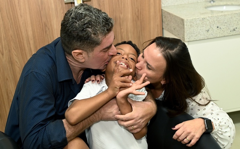 Dia Nacional da Adoção: a história de Vitor e do médico que transformou o amor em missão