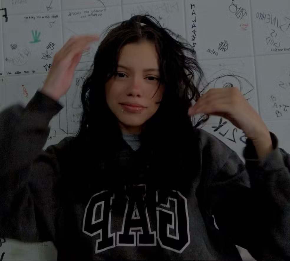 Adolescente morre após moto colidir com carro dirigido por menor de idade; vídeo