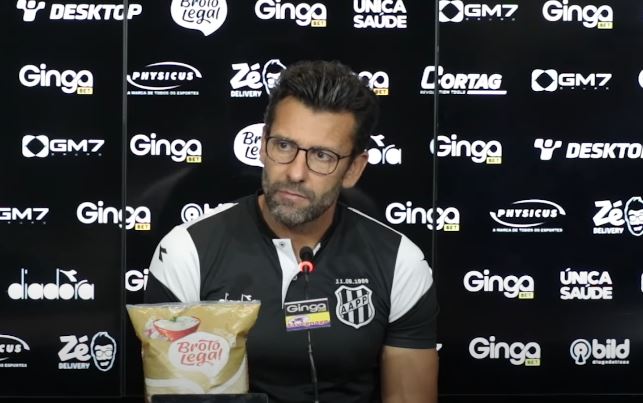 “Foi opção minha”, afirma Valentim ao falar sobre ausência de Victor Andrade