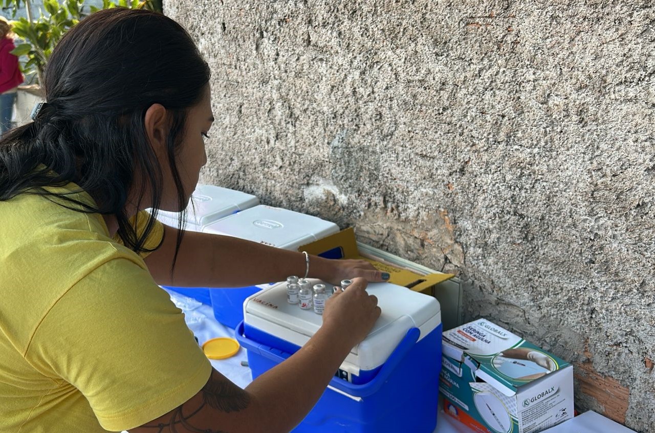 Consultório de Rua aplica vacinas na região do Largo do Pará nesta terça-feira