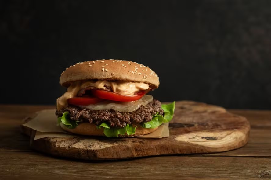 Dia do Hambúrguer celebra a história e a evolução de um dos lanches mais amados do mundo
