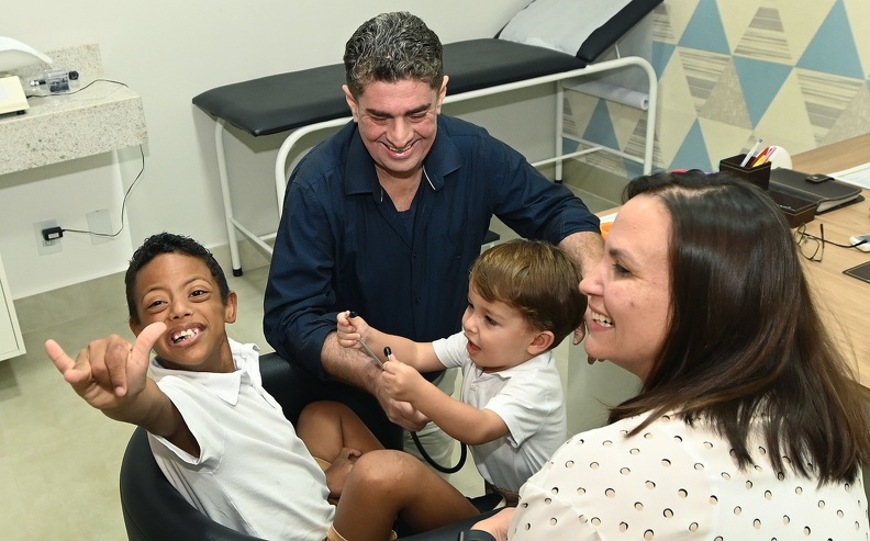 Dia Nacional da Adoção: a história de Vitor e do médico que transformou o amor em missão