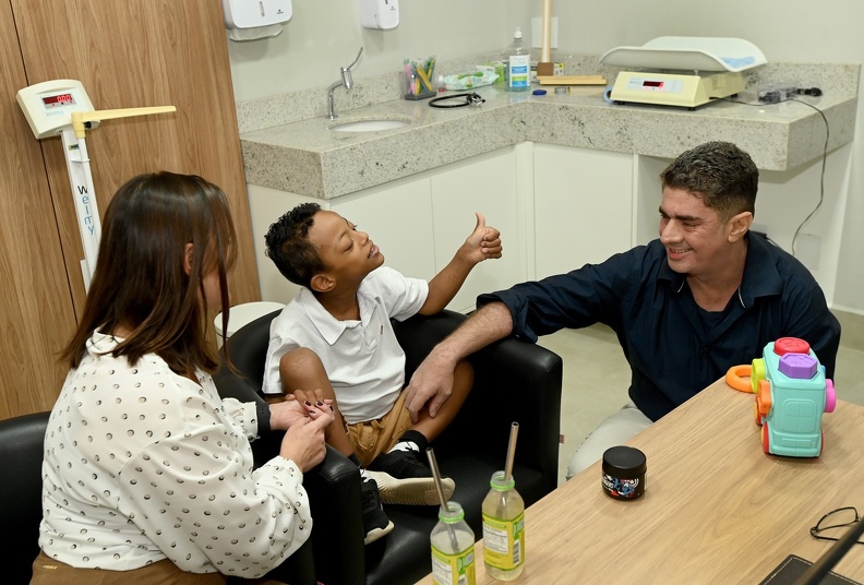 Dia Nacional da Adoção: a história de Vitor e do médico que transformou o amor em missão