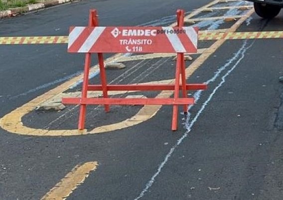 Emdec bloqueia trecho de via no Jd. Telesp para reparo em pavimento