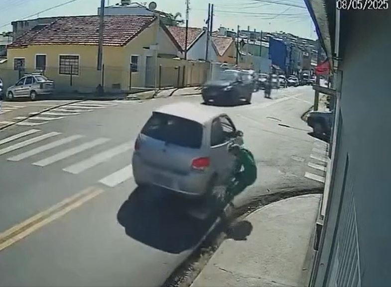 Homem que atropelou gari em Itapira se apresenta à Polícia Civil