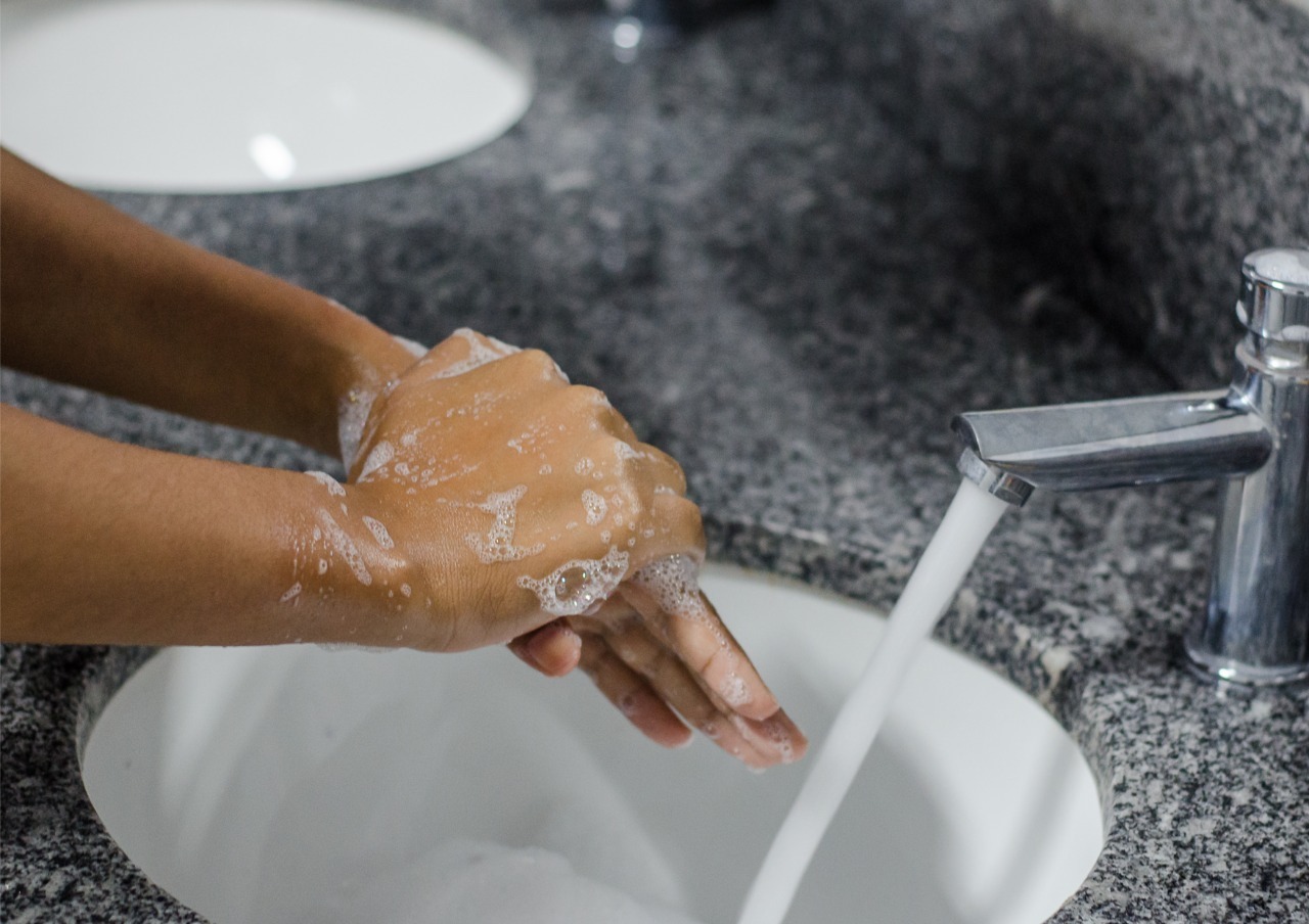 Higienizar as mãos salva vidas: campanha reforça importância do hábito