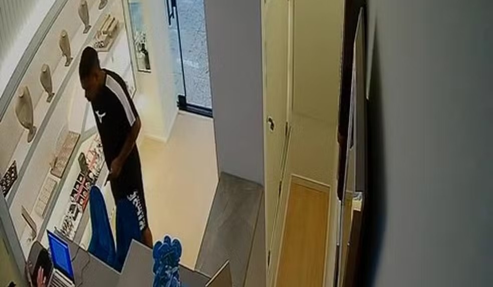 Joalheria é assaltada dentro de supermercado em Sumaré 