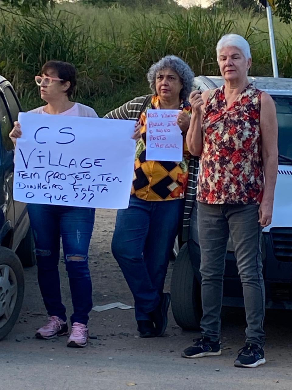Moradores protestam e cobram construção do novo Centro de Saúde Village