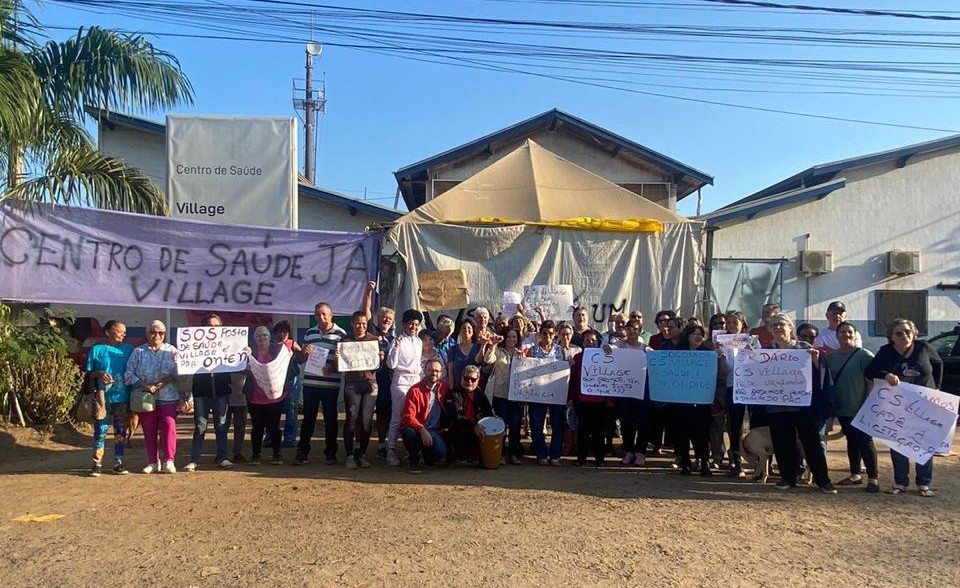 Moradores protestam e cobram construção do novo Centro de Saúde Village 