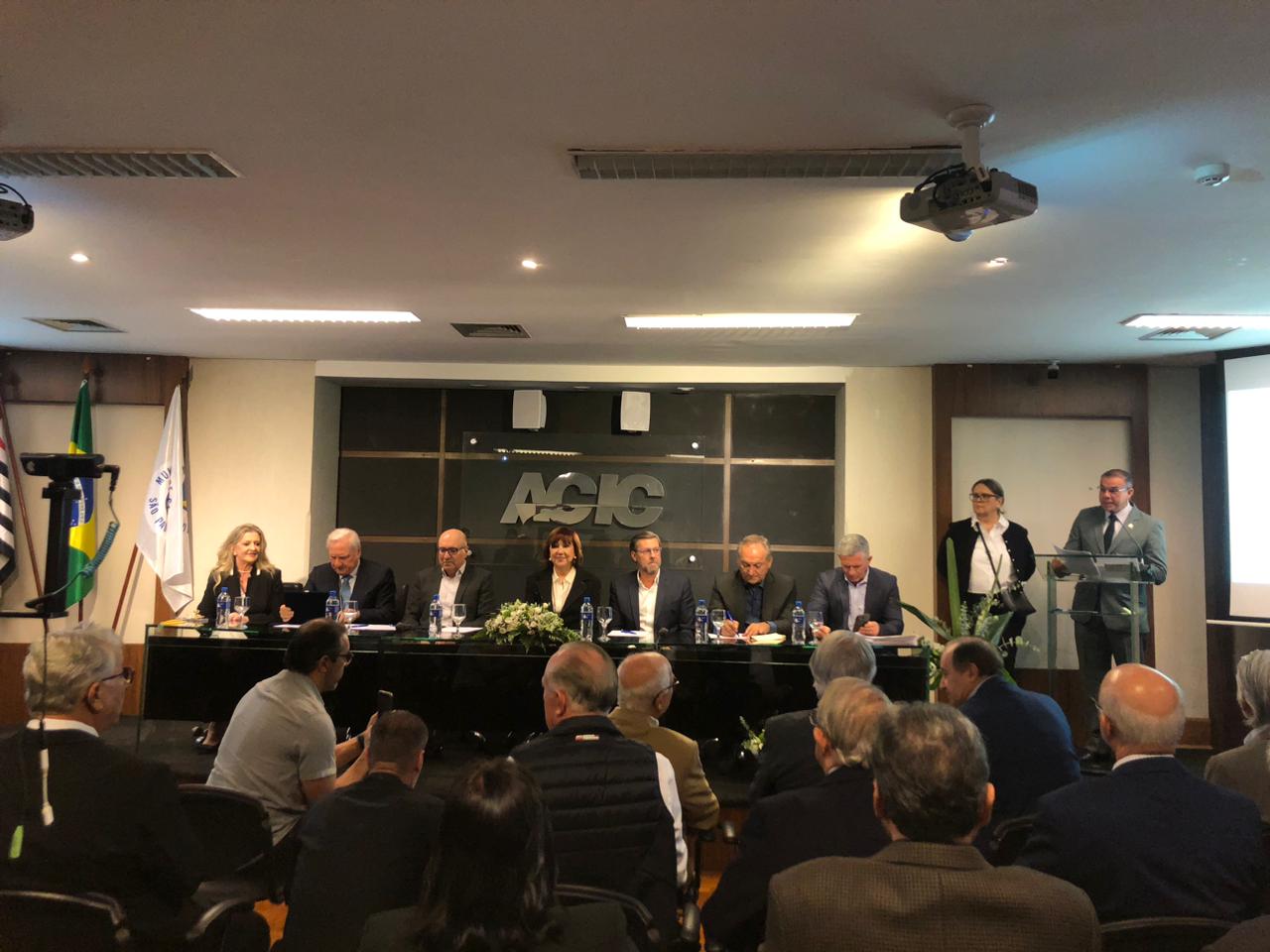 Nina Bertelli assume presidência da ACIC