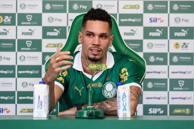 Paulinho volta a treinar e pode reforçar o Palmeiras contra o Ceará