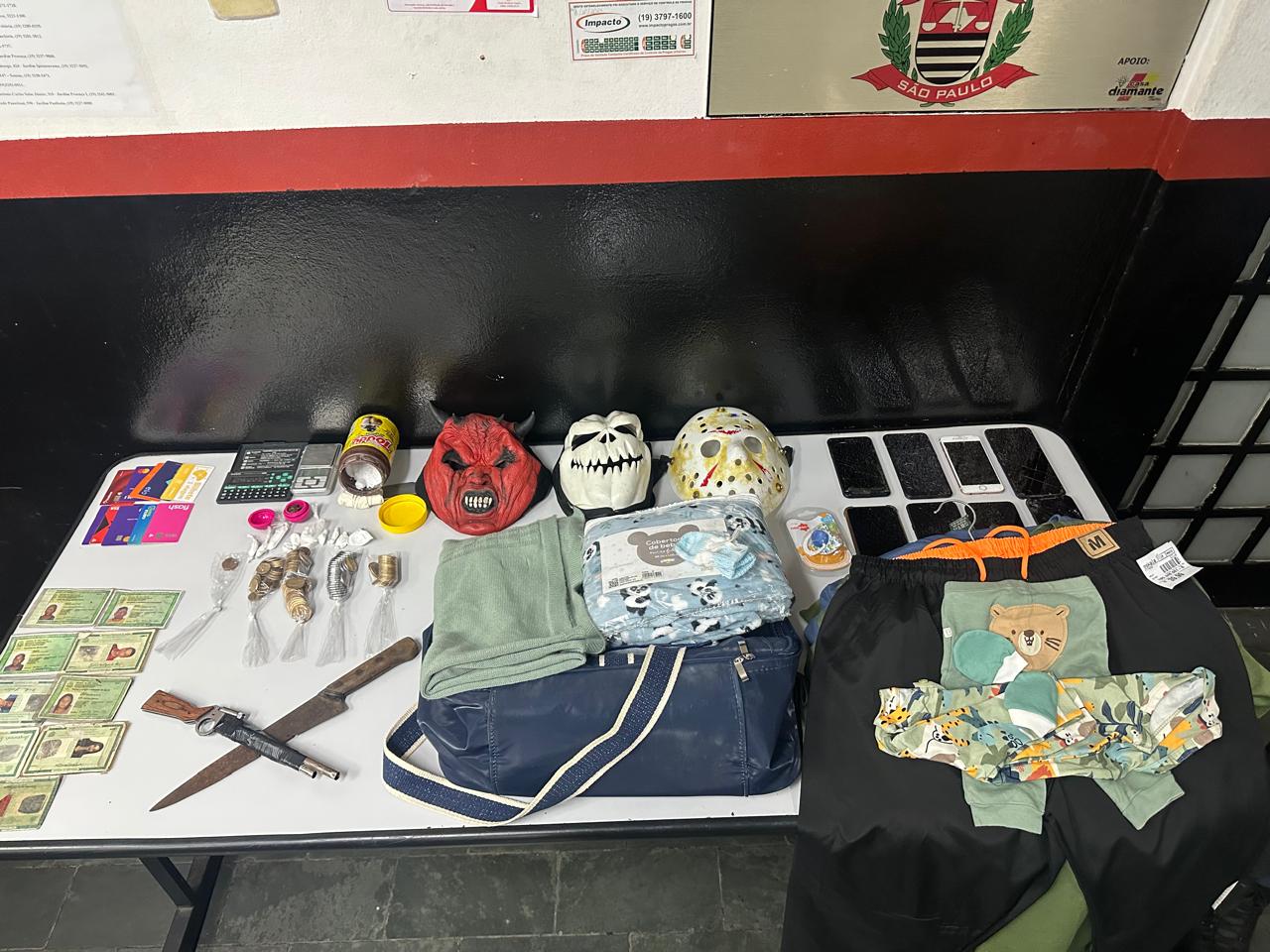 Guarda apreende drogas, armas e máscaras de terror em pensão no Centro