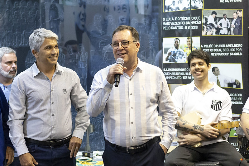 Presidente do Santos promete reforços para escapar do Z4