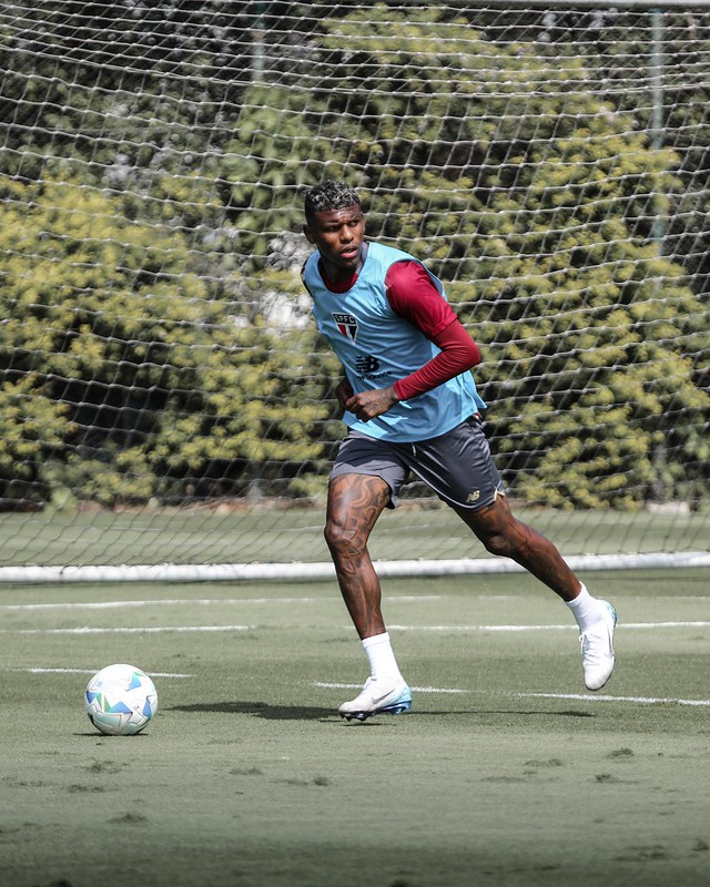 Líder do grupo, São Paulo enfrenta Alianza Lima nesta noite pela classificação antecipada