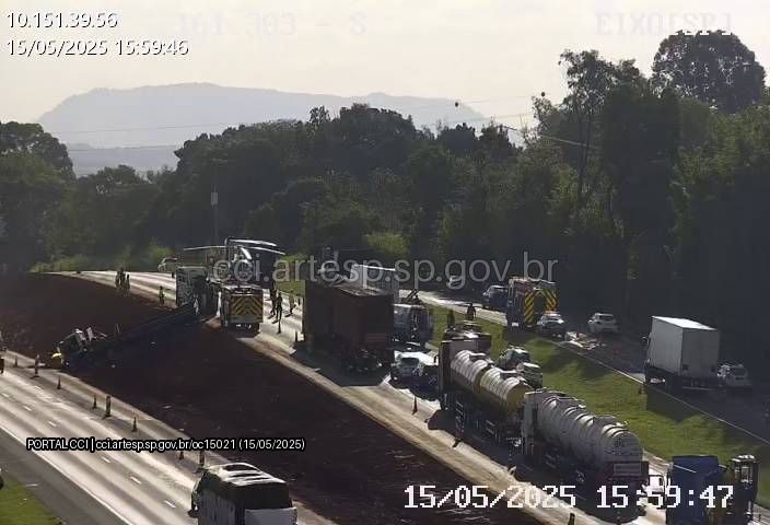 Três pessoas ficam feridas em acidente na Washington Luís, em Cordeirópolis 