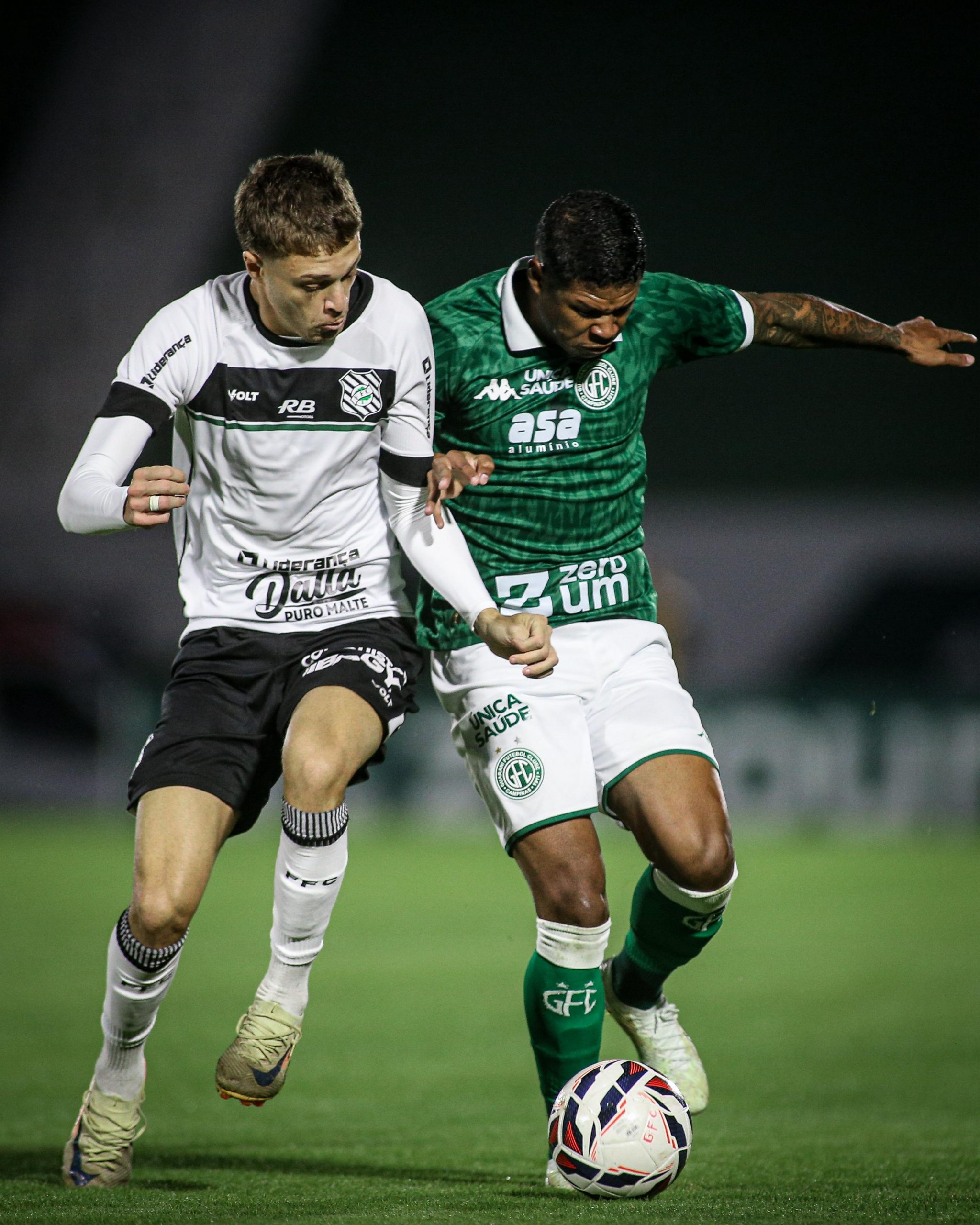 Guarani perde pênalti, não sai do Z4 e apenas empata com o Figueirense em casa