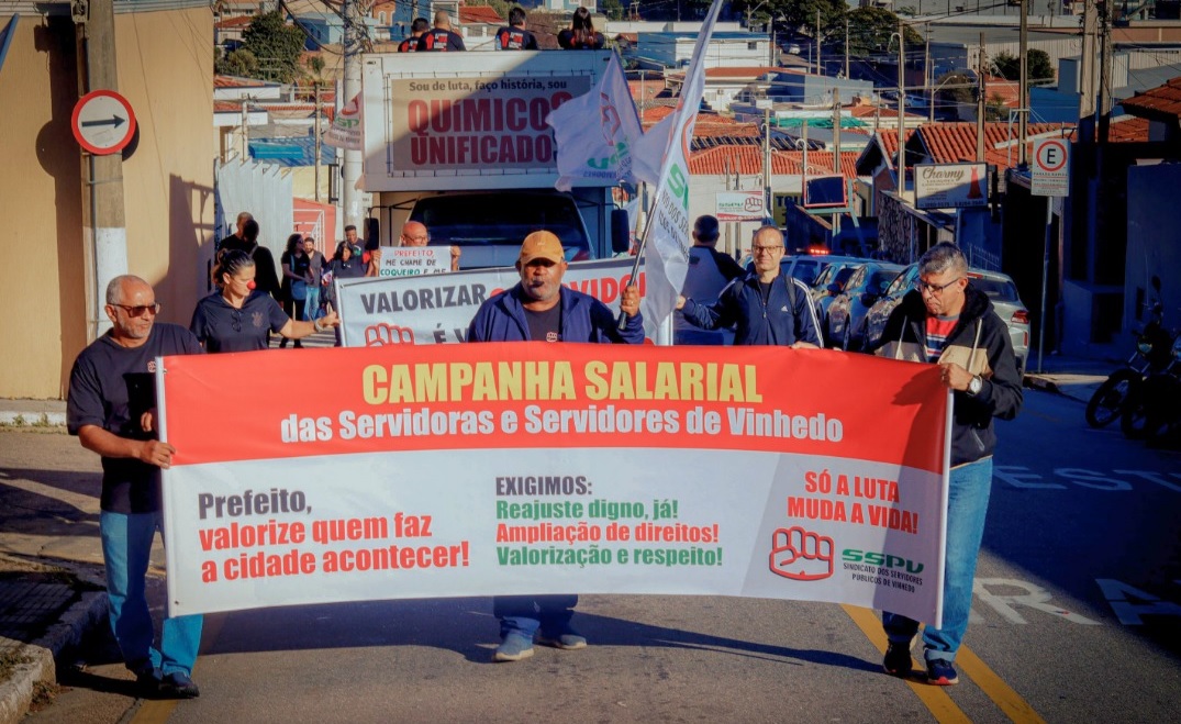 Servidores públicos de Vinhedo fazem greve por reajuste salarial