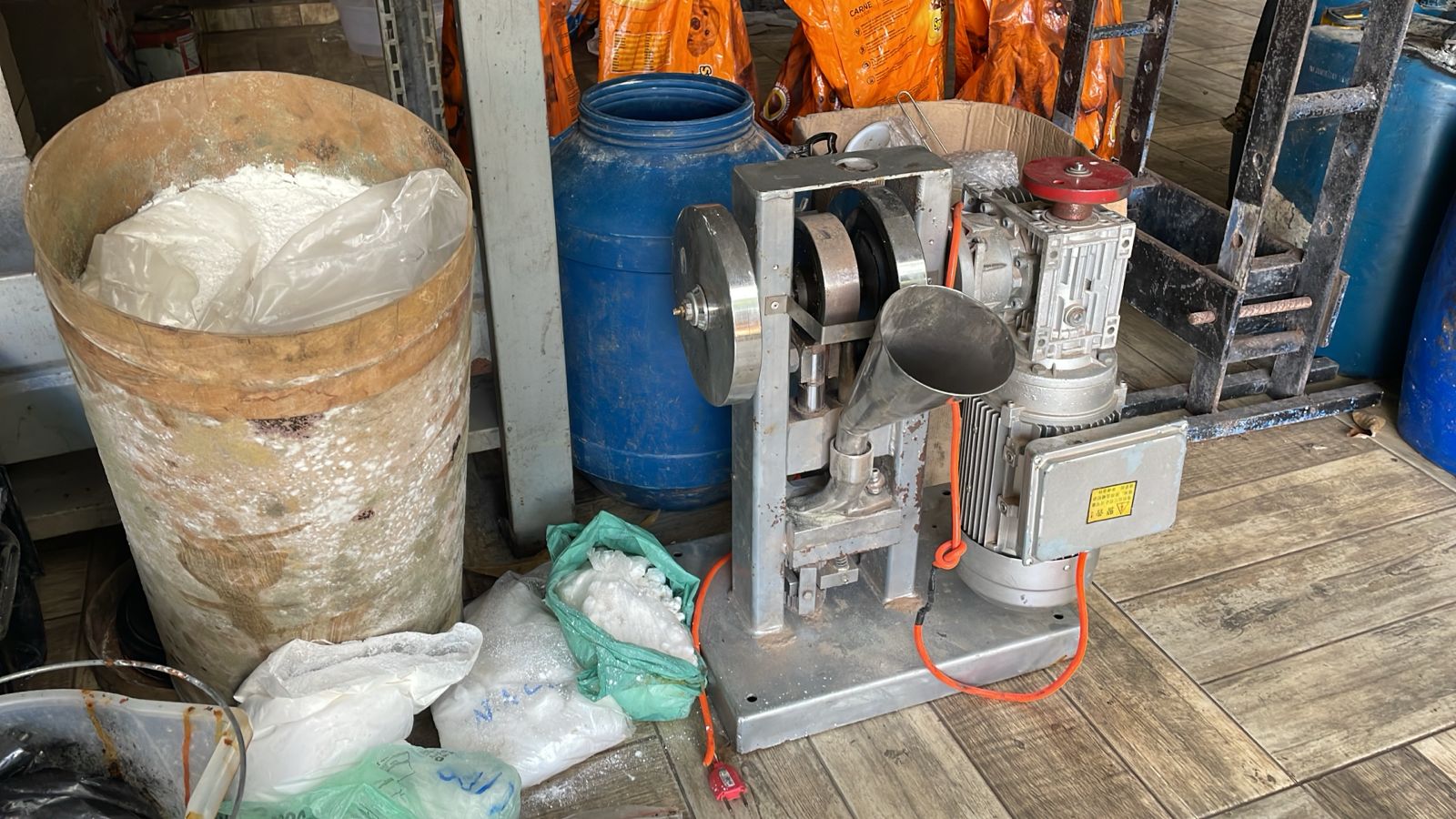 Bunker onde drogas eram produzidas e armazenadas é encontrado em Limeira