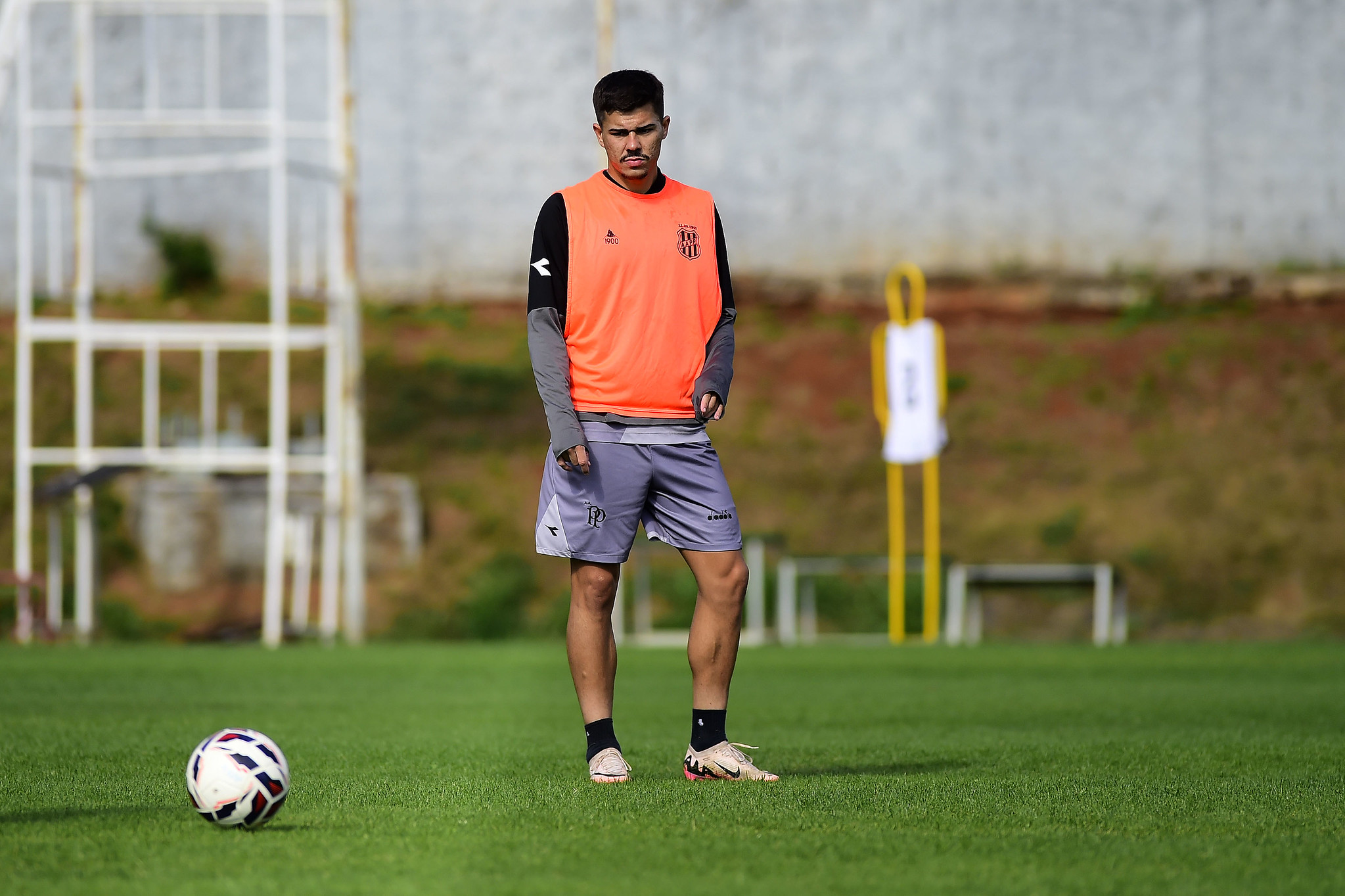 Com Leocovick entre os titulares, Alberto Valentim prepara Ponte Preta para o duelo contra o ABC