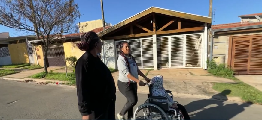 Criança cadeirante está sem aula desde março por causa de elevador quebrado em escola de Campinas