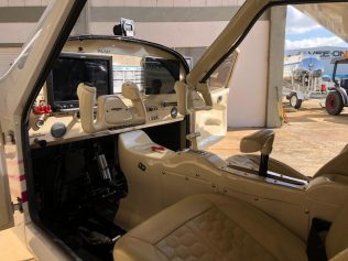 Em Campinas, Anac apresenta aeronave adaptada para treinar pilotos cadeirantes