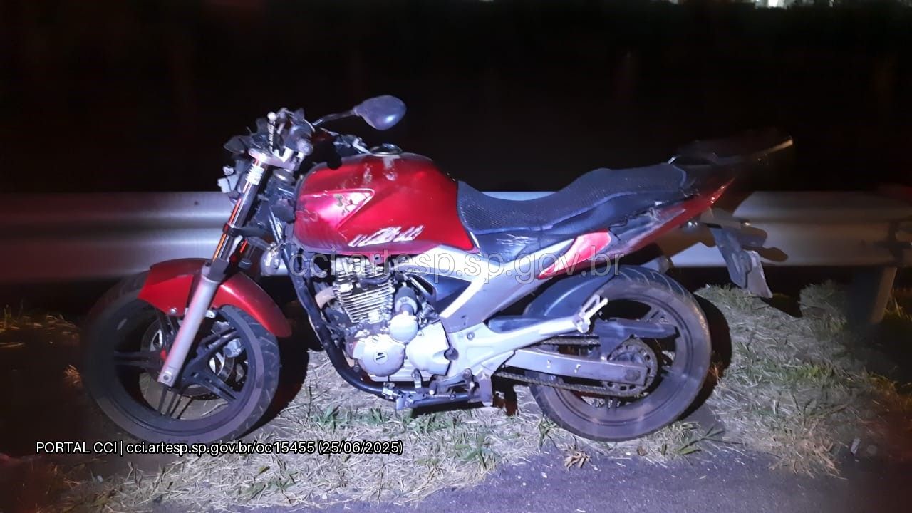 Em sequência de acidentes, homem morre atropelado por moto e carro na Rodovia SP-101