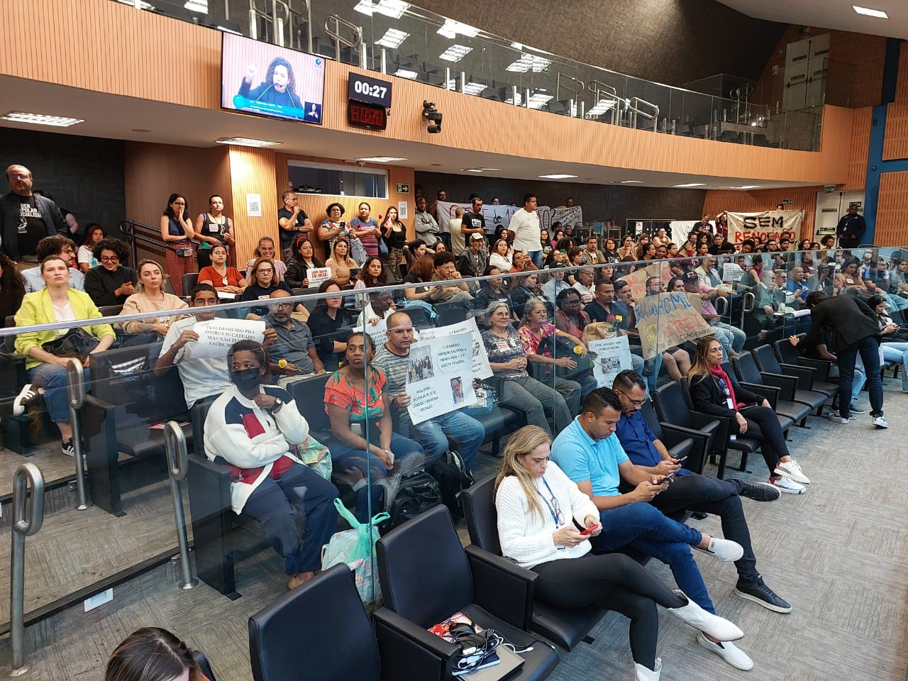 Manifestação pressiona Prefeitura por reajuste no convênio com o Cândido Ferreira