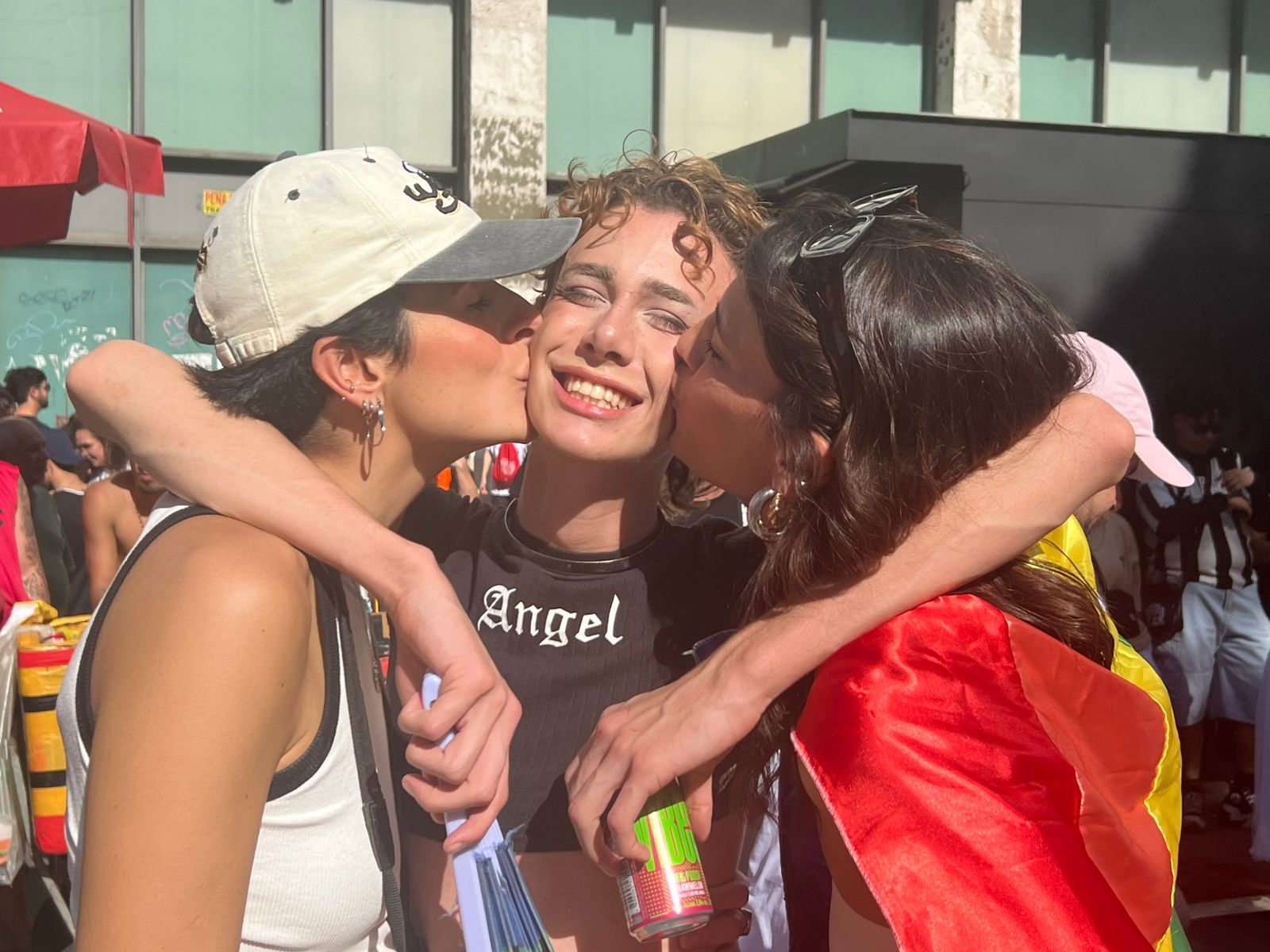 Milhares de pessoas participam da 25ª Parada LGBT Mais no centro de Campinas