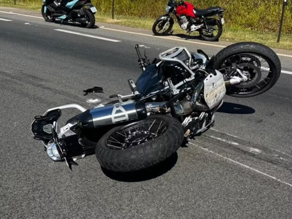 Motociclista morre após colisão com carro na Rodovia Dom Pedro I, em Valinhos