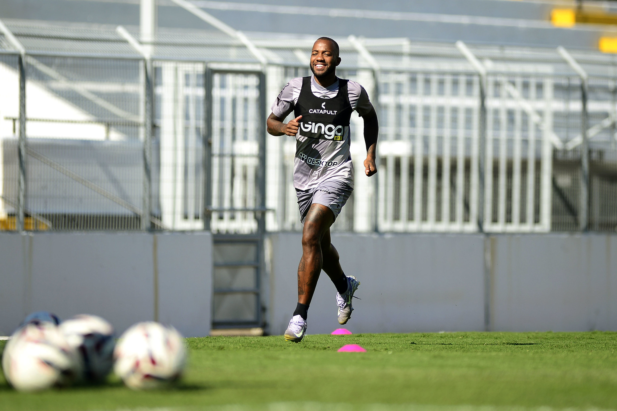 No último dia da janela, Ponte Preta rescinde contrato com Victor Andrade