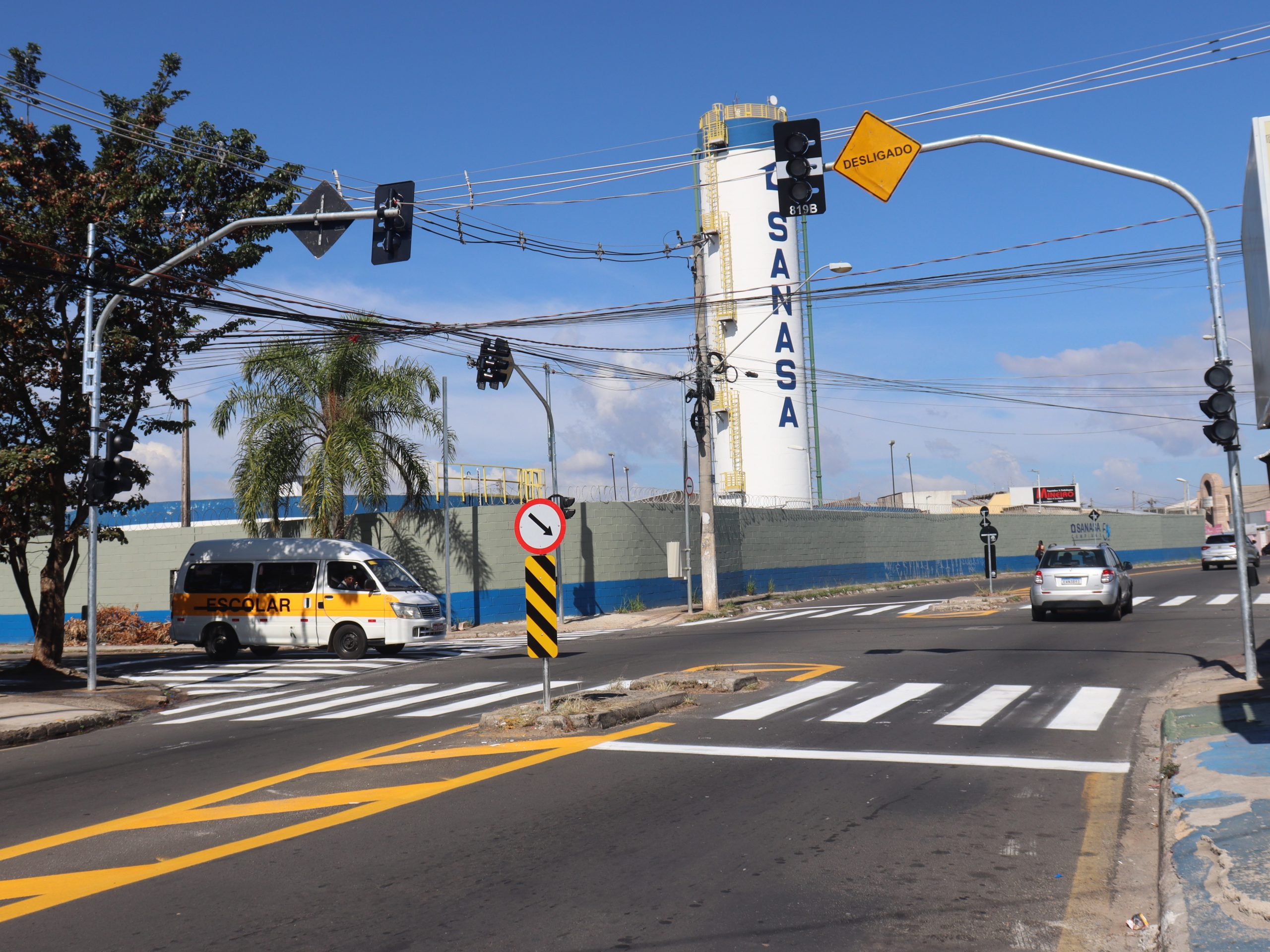 Novos semáforos começam a funcionar no cruzamento da avenida João Prata Vieira 