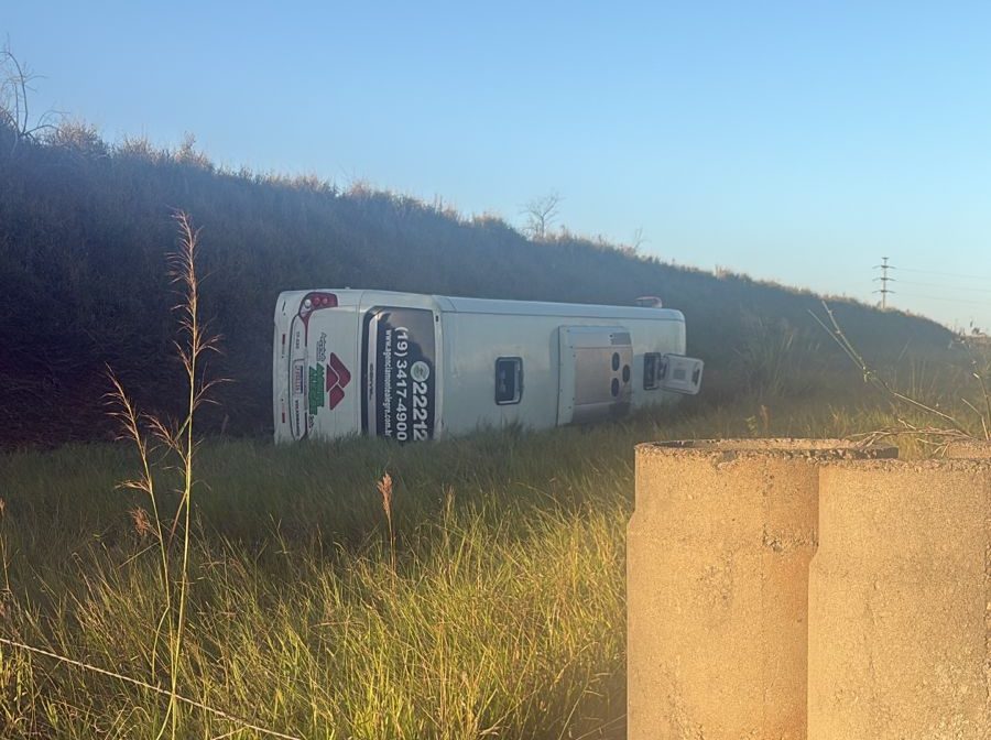 Ônibus com trabalhadores capota em rodovia de Piracicaba