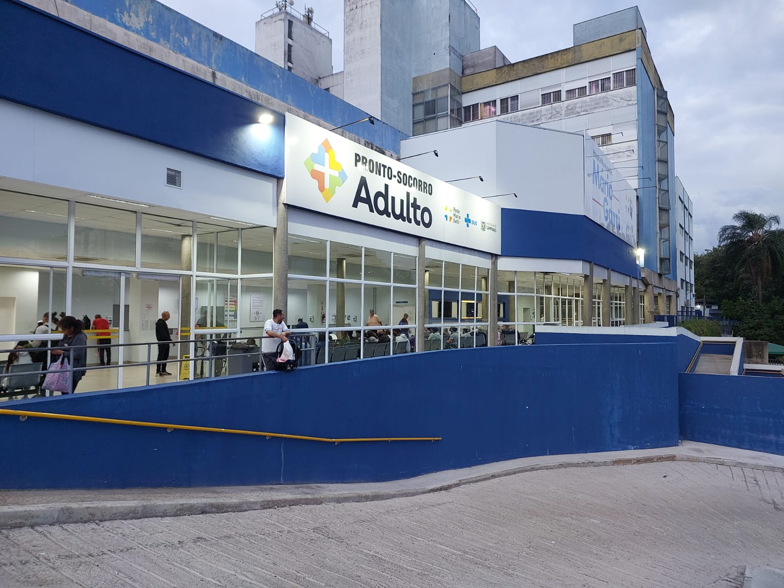 Pacientes reclamam de longa espera por atendimento no Hospital Mário Gatti