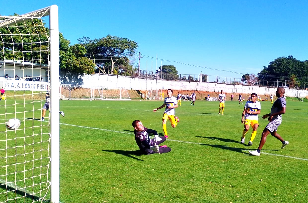 Ponte Preta goleia SEV Hortolândia em jogo-treino no CT do Jardim Eulina