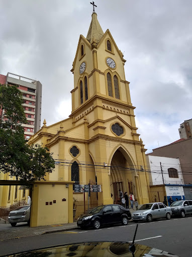 Confusão durante missa termina com uso de spray de pimenta e criança ferida em Jundiaí