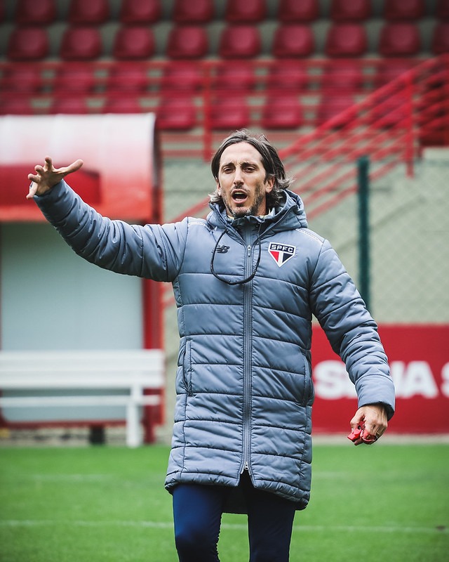 Técnico Zubedía não suporta resultados ruins e anuncia saída do São Paulo