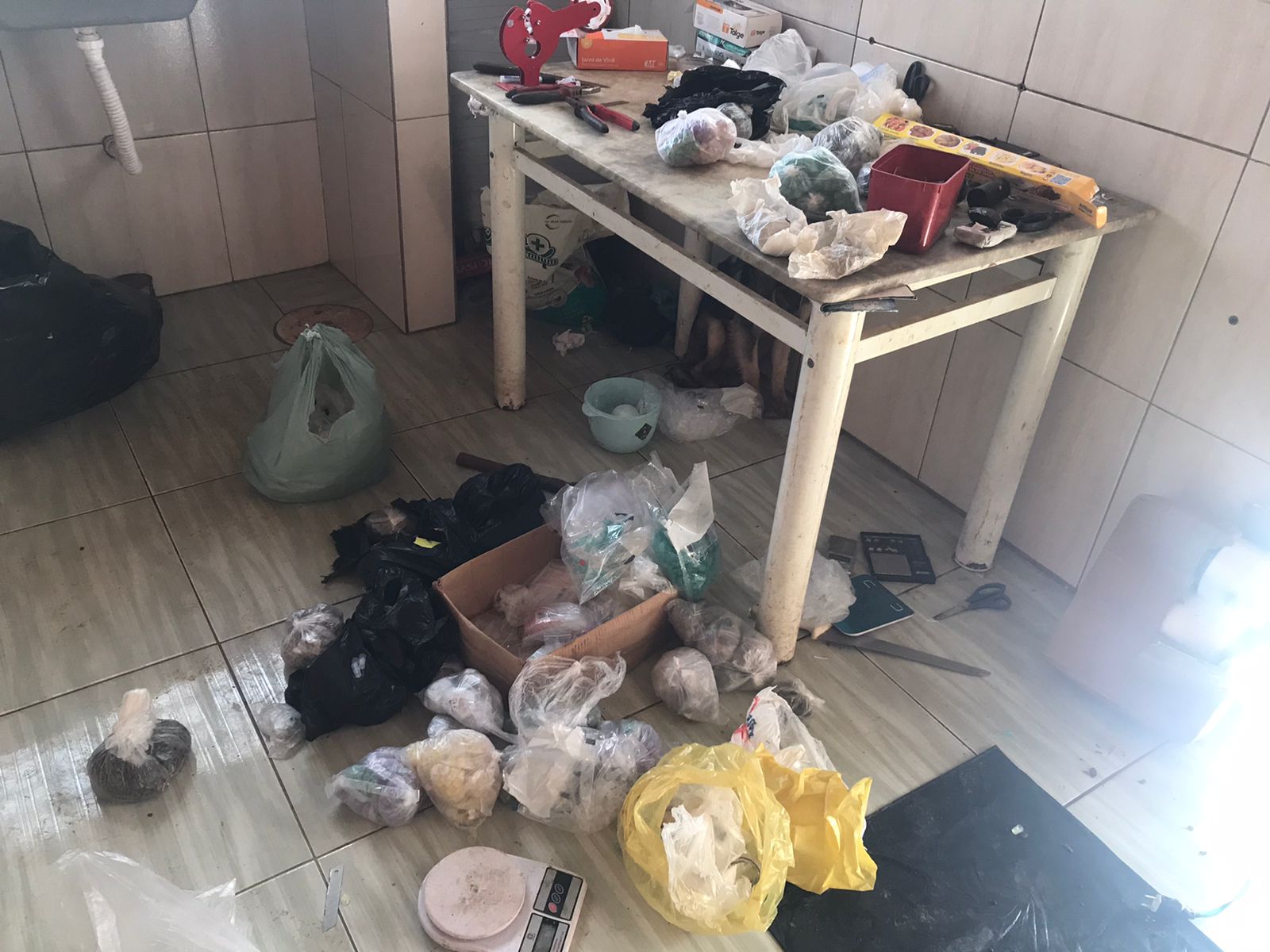 Homem é preso por tráfico em casa usada como laboratório no Campo Belo, em Campinas 