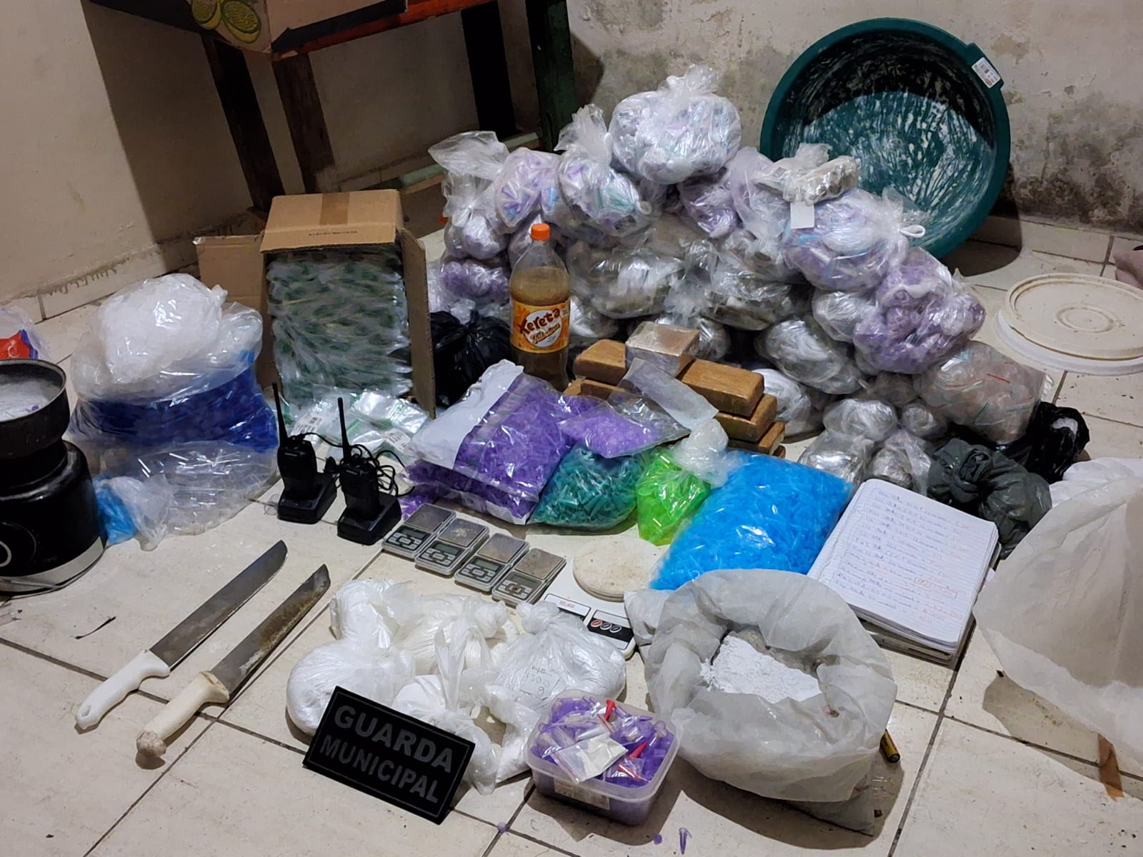 GM descobre ‘casa bomba’ de drogas no Jardim Santo Antônio