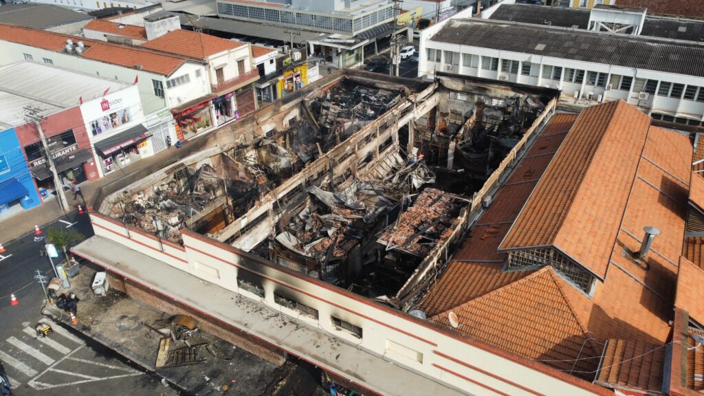 Mercadão de Piracicaba reabre parcialmente após incêndio