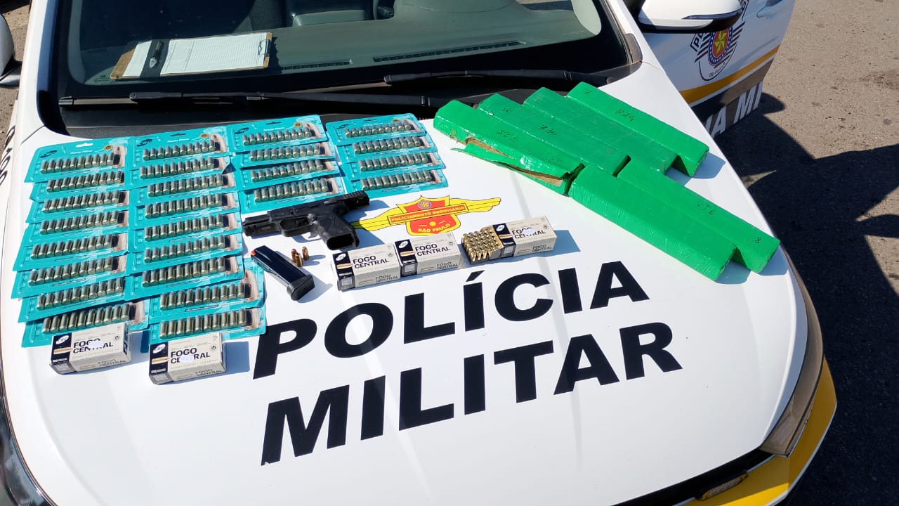 Polícia Rodoviária flagra ônibus com drogas, arma e munições em Limeira; cinco são detidos